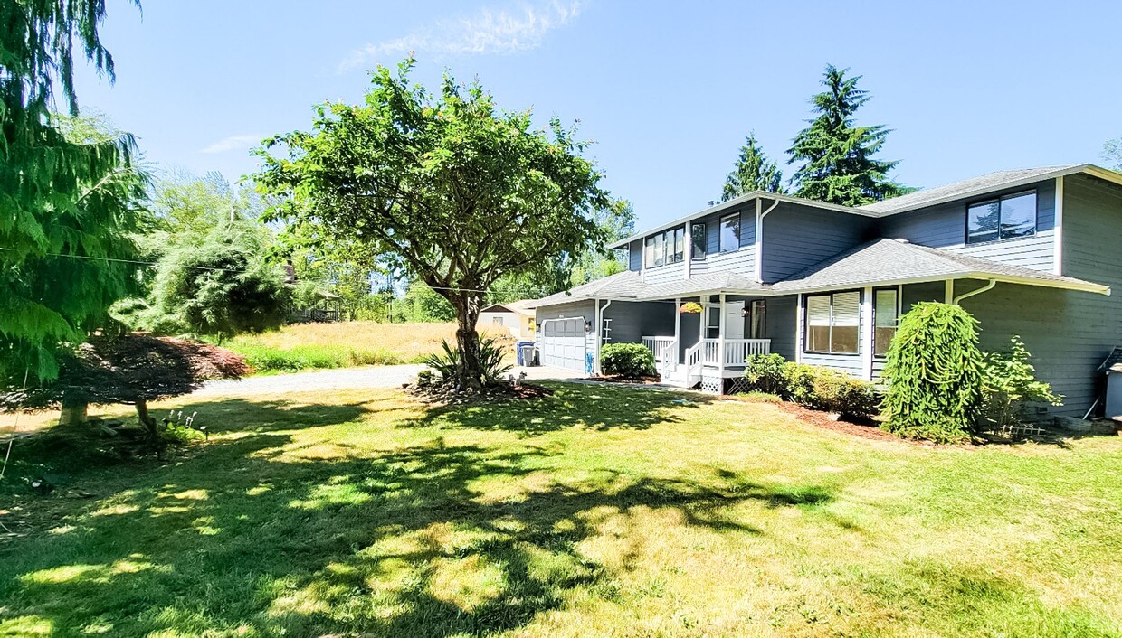 Primary Photo - 4 Bedroom + 2 Flex Rooms On 1 Acre