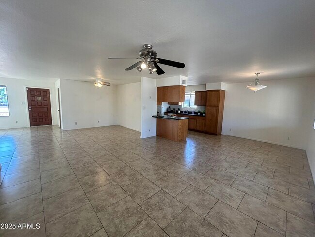 Foto del edificio - 1302 W 13th St