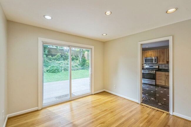 Foto del edificio - 5Bd/3 Bth expansive Family Home with Private Backyard & Premium Upgrades!