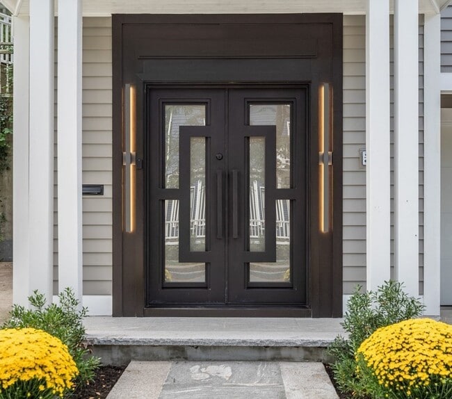 Building Photo - 89 University Rd