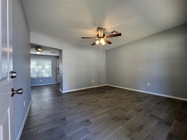 Foto del edificio - 514 Bertloma St