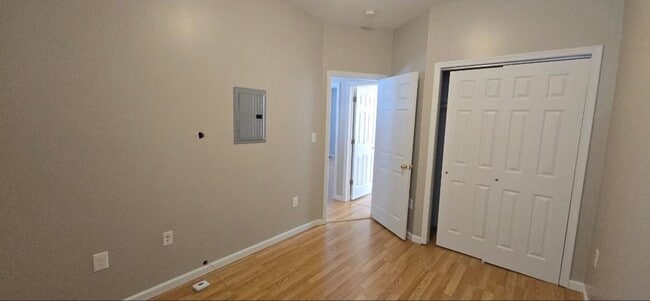 Building Photo - 18 E 17th St