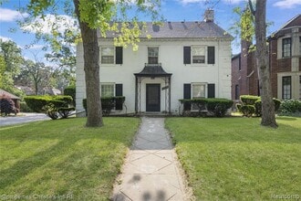 Building Photo - 18694 Oak Dr