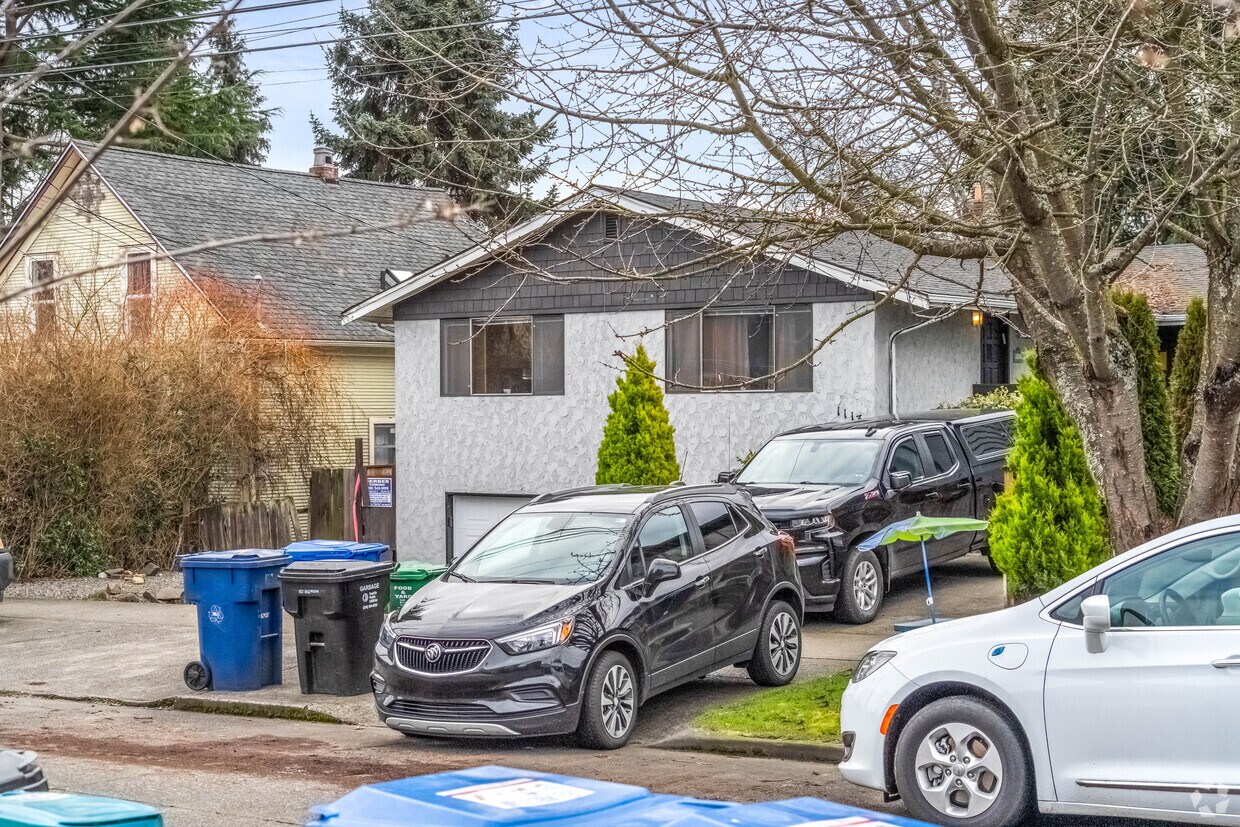 1113 NW 62nd St Seattle, WA 98107 - Ballard Triplex
