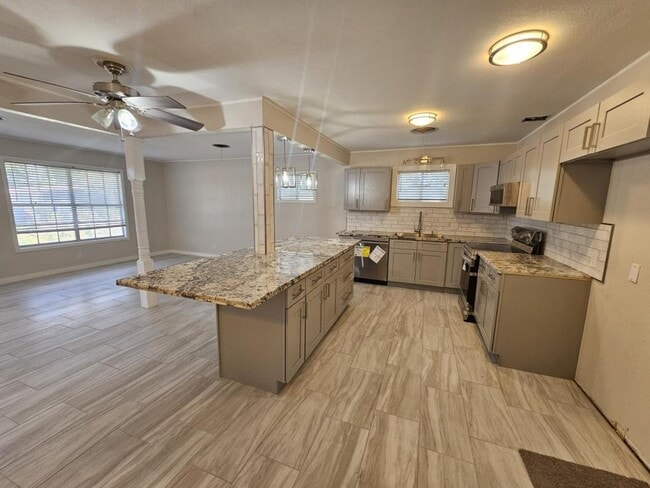 Foto del edificio - 2502 E Poplar Ave