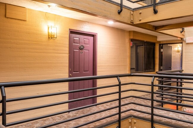 Foto del edificio - Conveniently Located Condo in Prospector S...