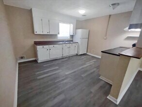 Building Photo - 7479 Westlake Dr