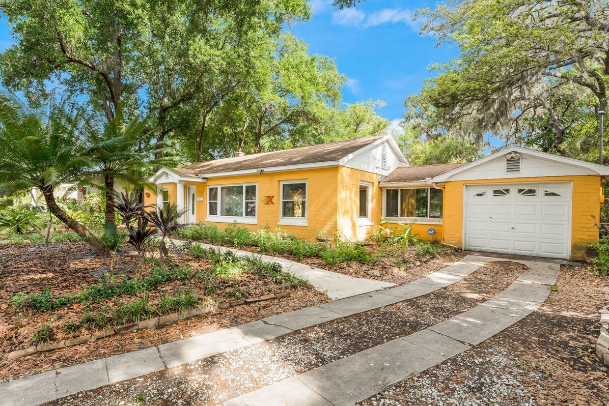 Updated 2/2/1 with huge yard next in the Delaney Park/Lake Weldona - Updated 2/2/1 with huge yard next in the Delaney Park/Lake Weldona