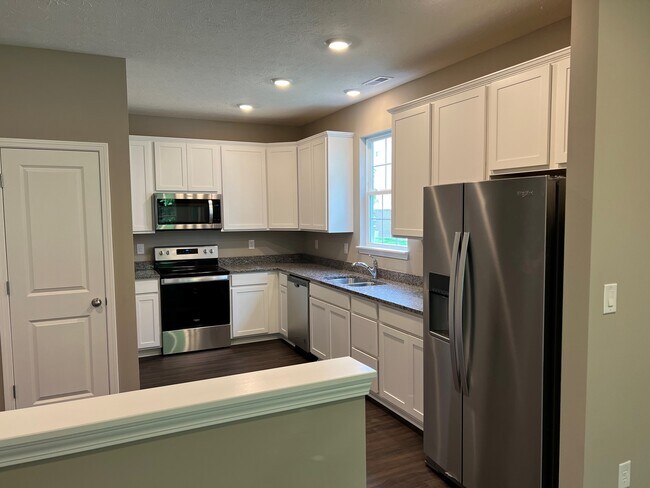 Building Photo - 5640 Brownstone Dr