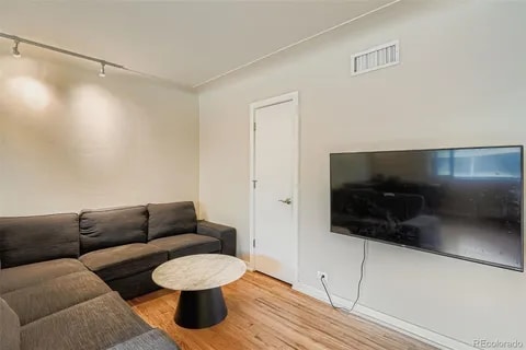 Foto del edificio - 636 N Washington St