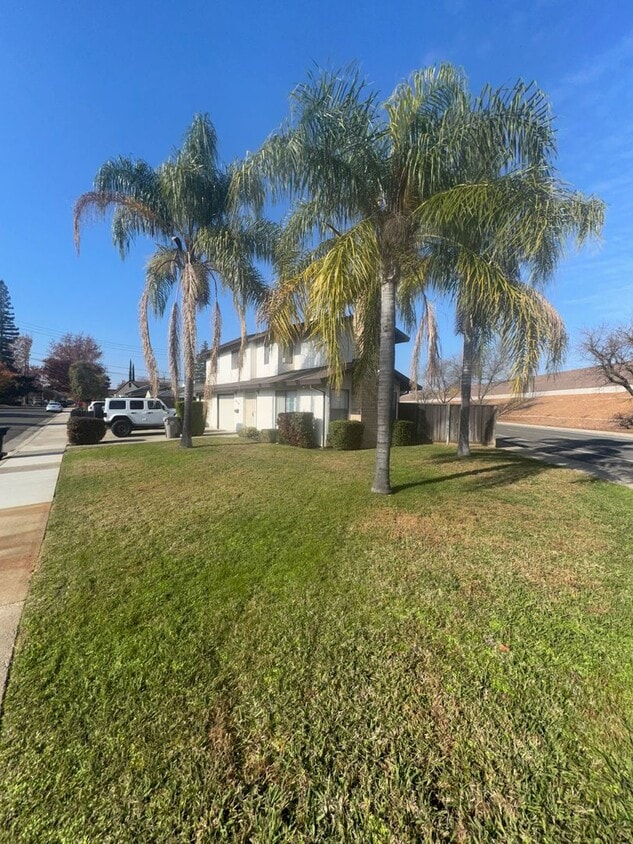 City Charm Awaits - Cute 2 Bedroom