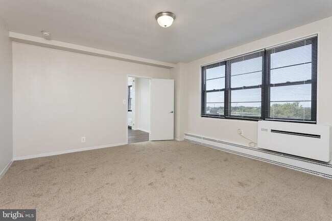 Building Photo - 116 W University Pkwy