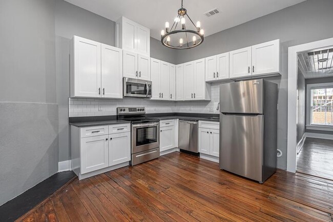Building Photo - 507 W 38th St