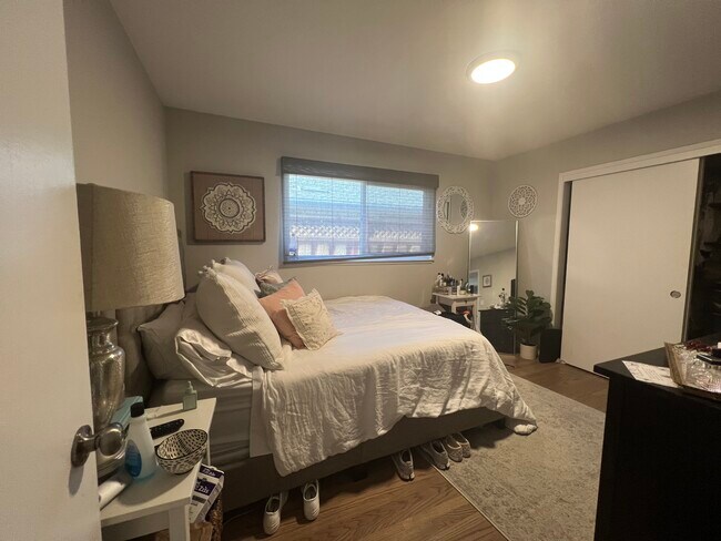 Foto del edificio - 2969 Rosemary Ln