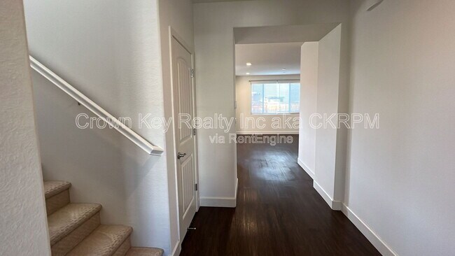 Building Photo - 448 Albertina Ave