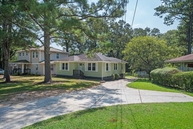 Foto del edificio - 2823 McAfee Rd