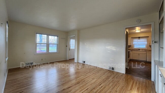 Building Photo - 1401 7th St N