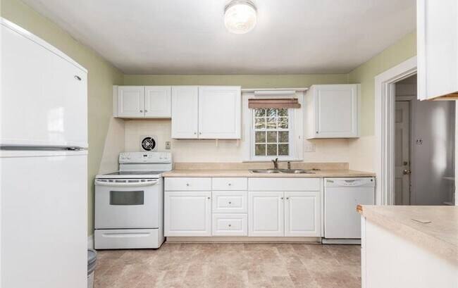 Building Photo - Amazing 2 bedroom 1 bathroom for rent!