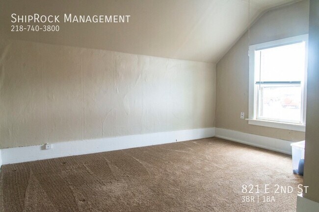 Foto del edificio - 821 E 2nd St