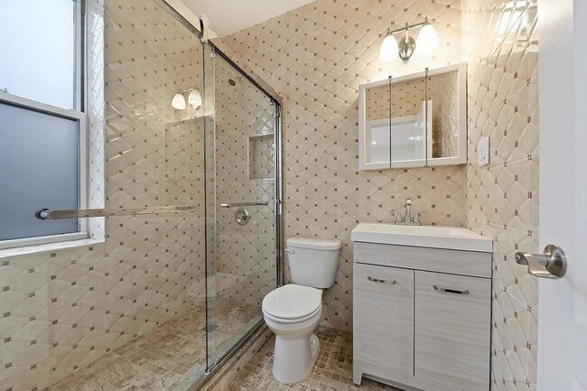 Foto del edificio - 426 Foster Ave