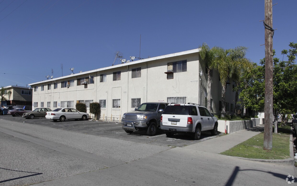 Foto principal - 6735 Elmer Ave