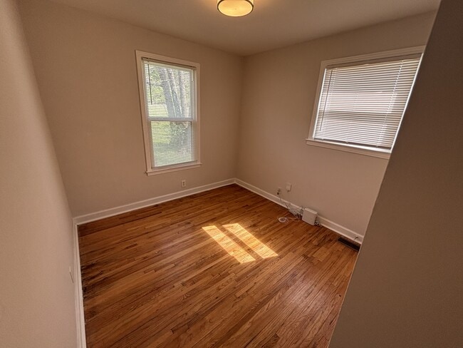 Building Photo - 2718 Oakwood Ave