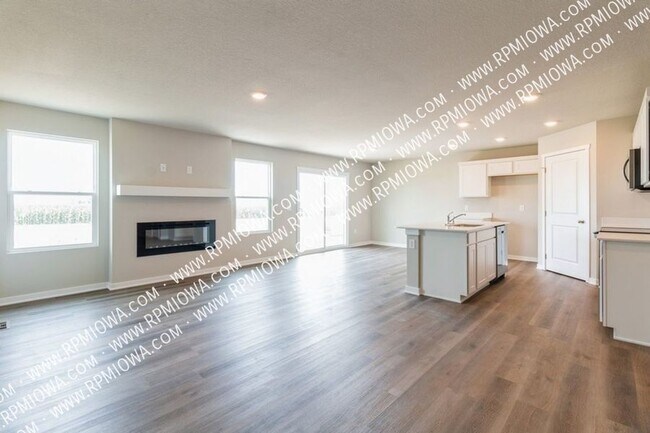 Foto del edificio - FINISHED BASEMENT!! 4 Bed, 3 Bath Home in ...