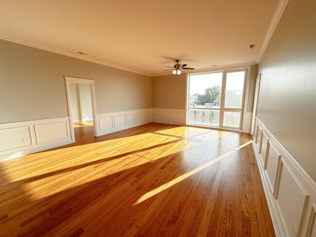 Foto del edificio - 520 N Western Ave