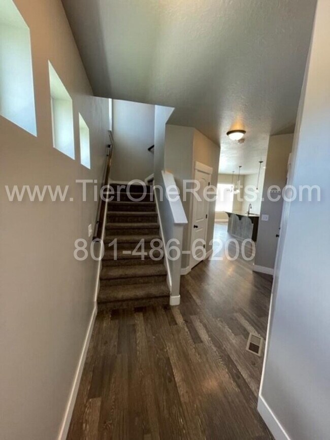 Building Photo - No deposit option for qualified renters