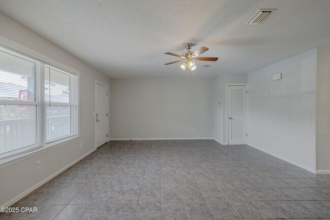 Foto del edificio - 7813 N Lagoon Dr