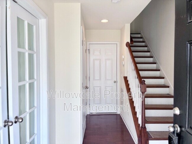 Foto del edificio - 6025 Kentworth Dr