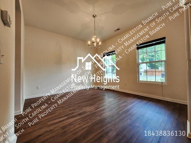 Foto del edificio - 4 Bd Home with an Enthralling Pond View!!
