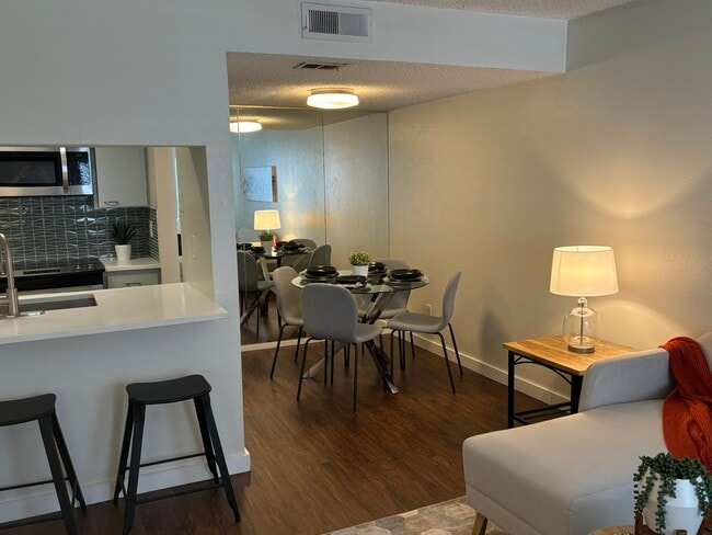 Building Photo - 4020 Holland Ave