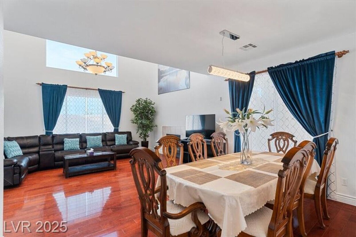 Primary Photo - 5 bedroom house by Strip