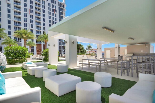 Foto del edificio - 600 NE 27th St