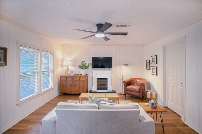 Foto del edificio - 212 E Yell St