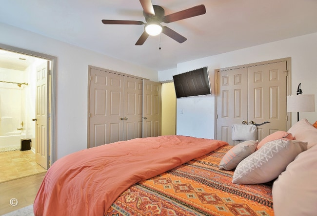 Foto del edificio - 4660 Woodmere Ln
