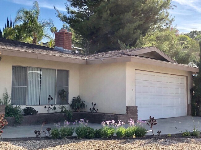 Foto del edificio - Spacious Home in Blue Zone Loma Linda!