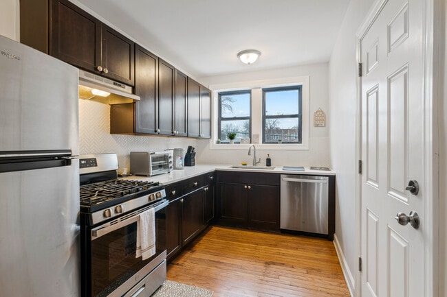 Foto del edificio - 6441 N Hamilton Ave