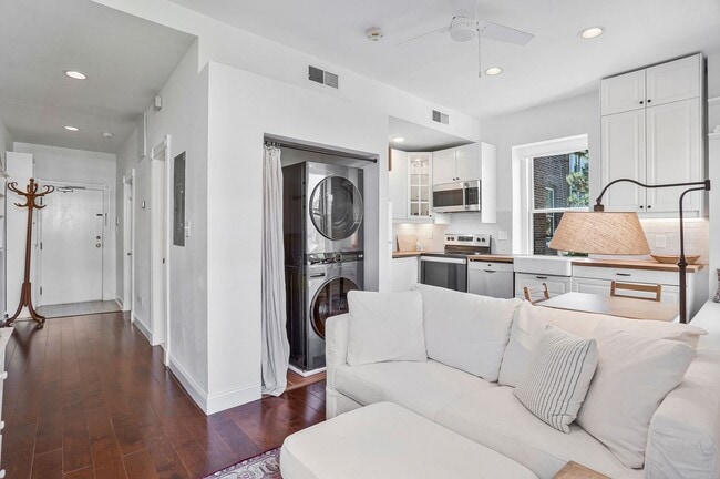 Building Photo - Kalorama Apartment – Renovated One-Bedroom with Private Balcony
