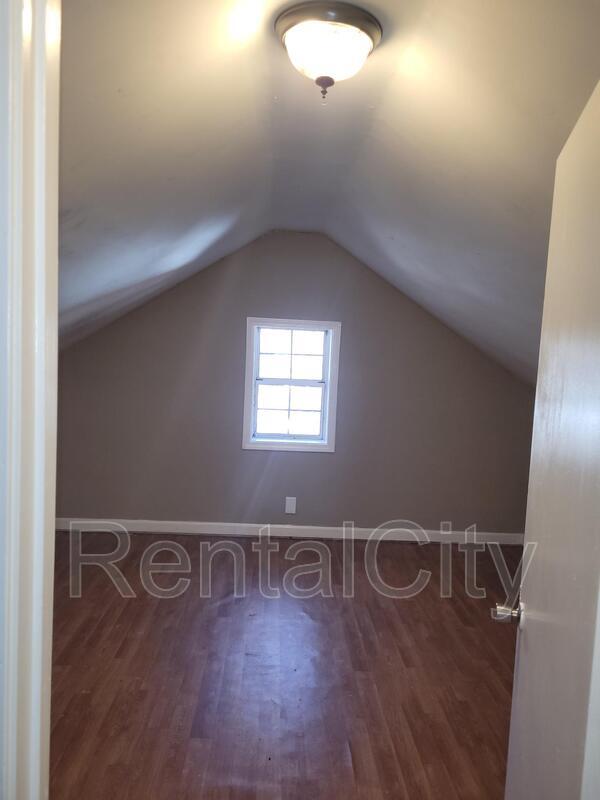 Building Photo - 704 Troy Ave