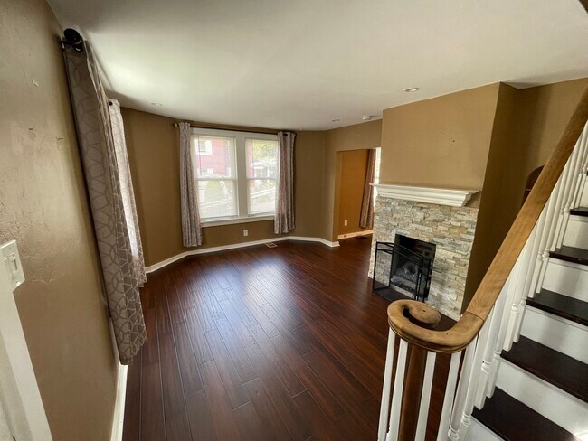 Living Room - 401 Clarence St