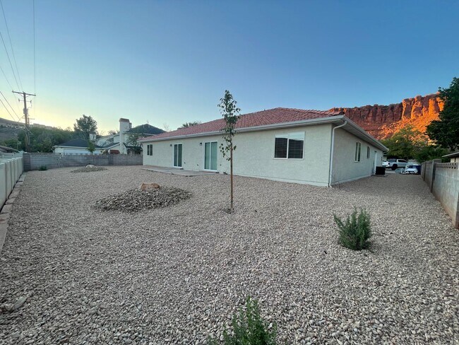 Foto del edificio - 3 Bedroom Duplex!!