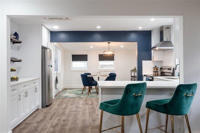 Building Photo - 1406 Waldorf Ave