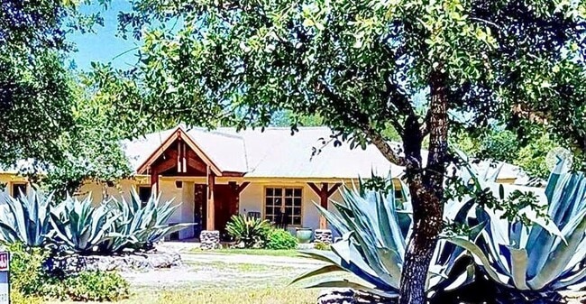 Foto del edificio - 3209 Crosswind Dr