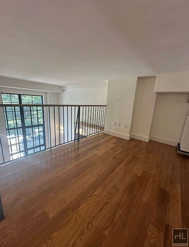 Building Photo - Bruckner Boulevard