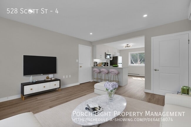 Building Photo - Private Laundry. Private AC. Balcony. Available Parking. Modern Renovations. Excellent location.