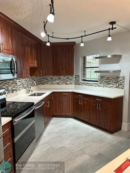 Building Photo - 5800 Camino Del Sol