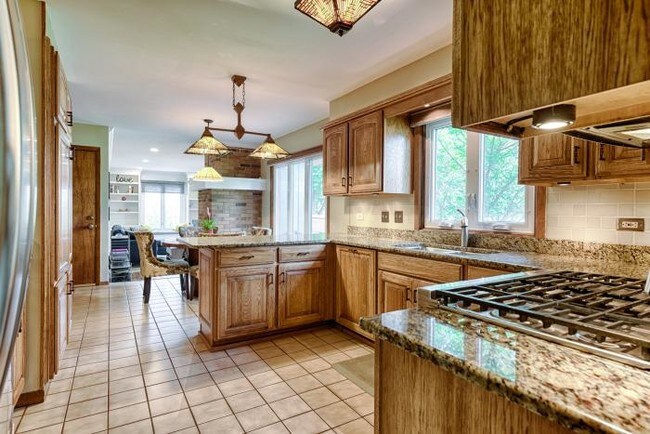 Building Photo - 4 bedroom in Naperville IL 60565