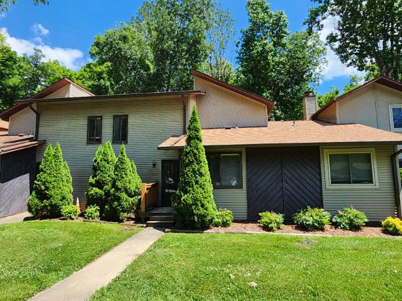 Primary Photo - 2205 Forest Acres Dr